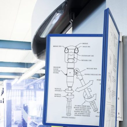 Bemutatótábla tartó DURABLE Vario fali mágneses 5 db A/4 táblával sötétkék